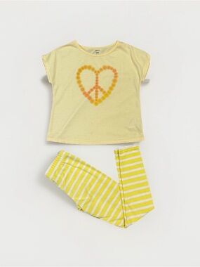 Carter's Girl Sz 8 2pc Set Yellow Short Sleeve Top And Leggings Heart Peace